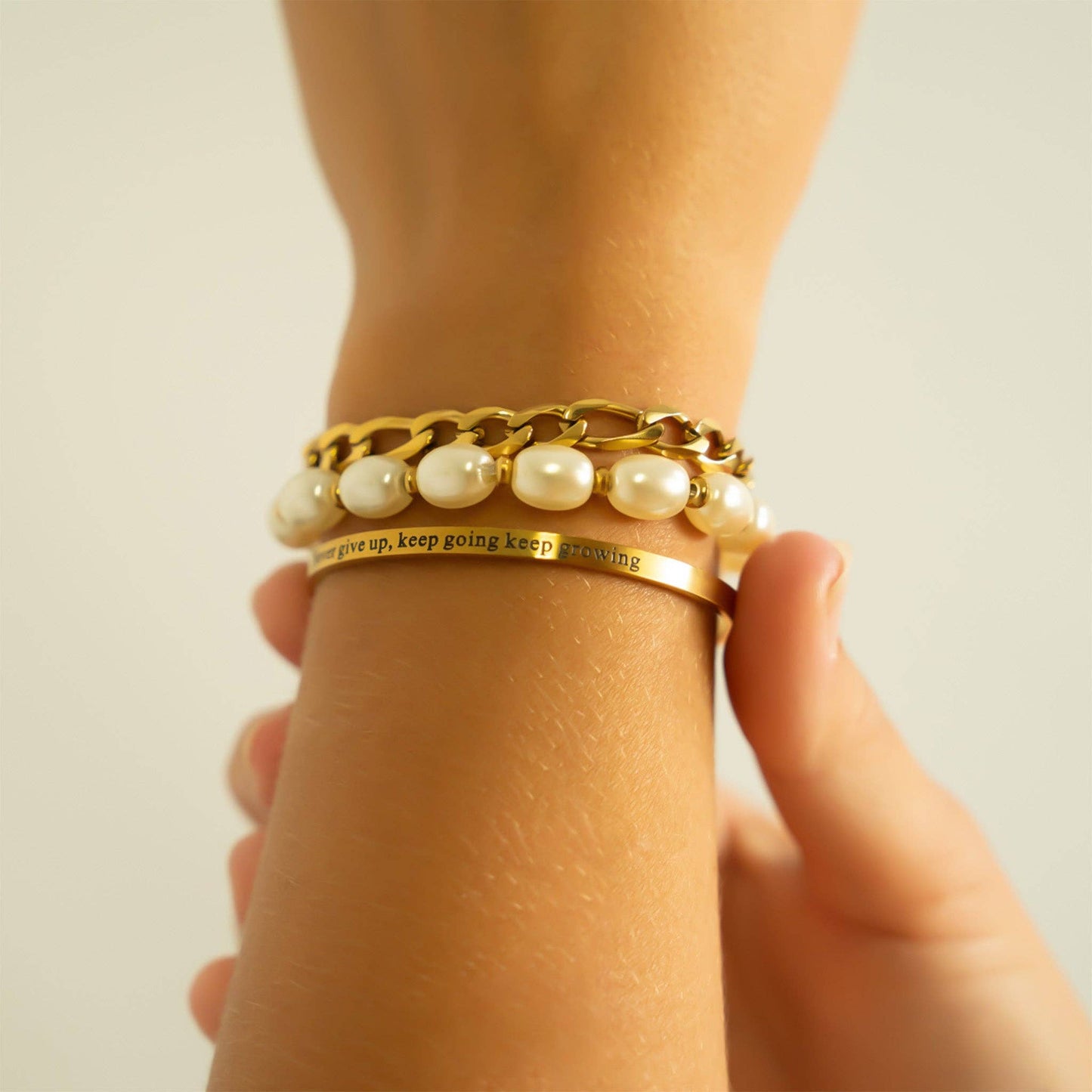 Never give up - Engraved Bangle Bracelet