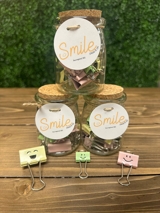 "Smile!  Pass it on" Clip Jar